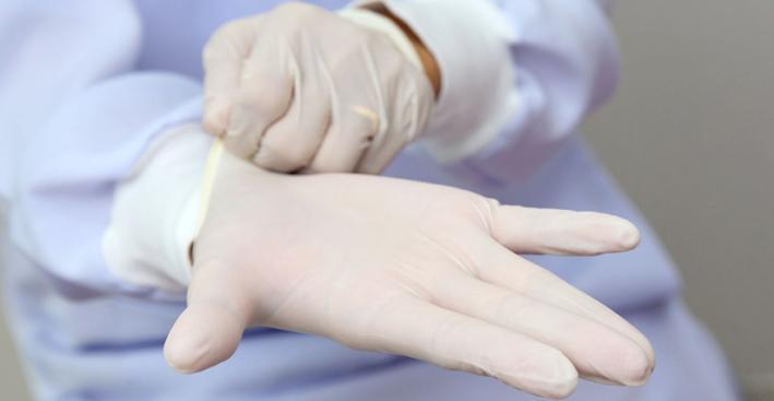 guantes-de-latex-de-examen-una-importante-barrera-de-proteccion